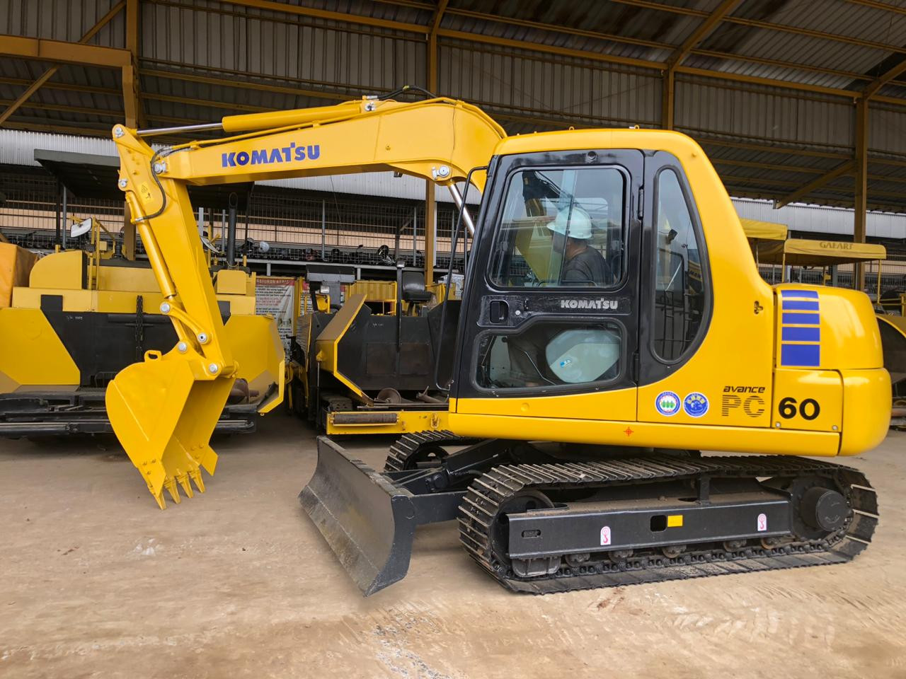 KOMATSU Pc60