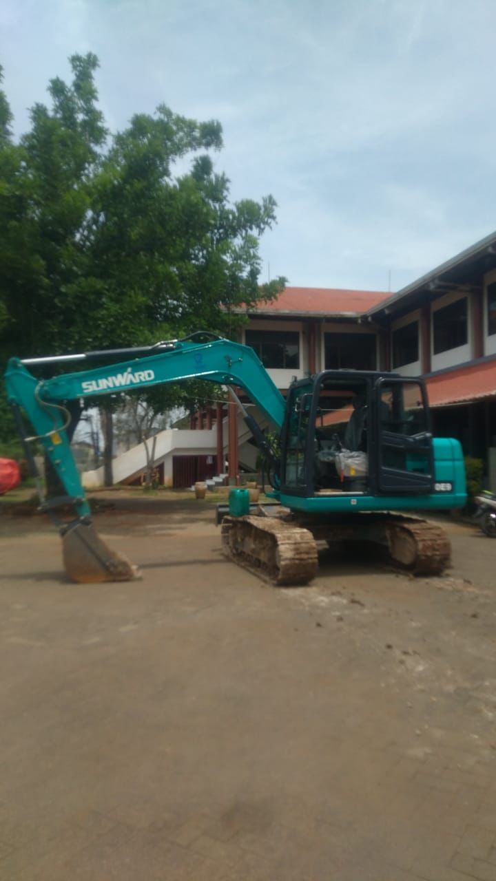 Rental Excavator kelas 7,5 Ton