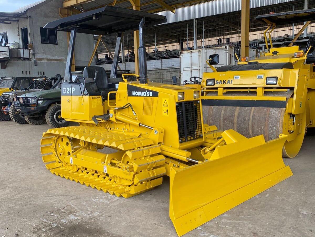 BULDOZER KOMATSU D21P Swamp