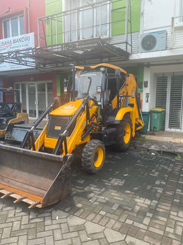 BACKHOE LOADER JCB 2DX SUPER