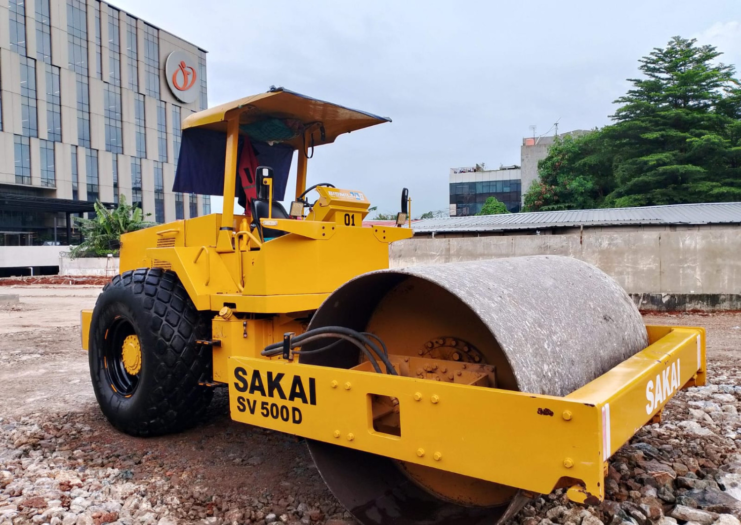 Vibro Sakai 12 Ton SV512